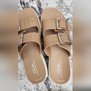 Clarks Cloudsteppers Women's Tan Woven Double-Buckle Slide Sandals
